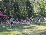 Žongléři a country koncert v lesním divadle