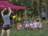 Žongléři a country koncert v lesním divadle