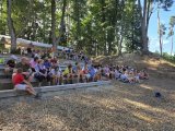 Žongléři a country koncert v lesním divadle