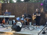 Žongléři a country koncert