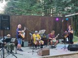 Žongléři a country koncert